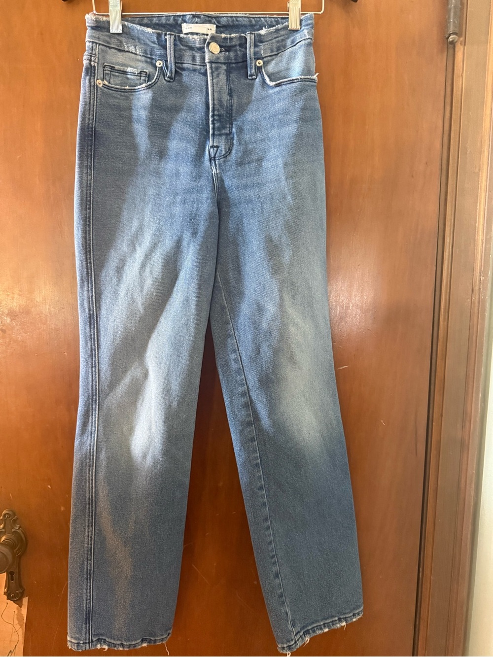Good American Straight-Leg Jeans in Medium Blue Wash